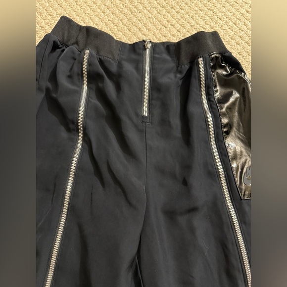 NIKE  Sportswear Icon Clash Woven Pants SIZE: SMALL - Picture 9 of 12